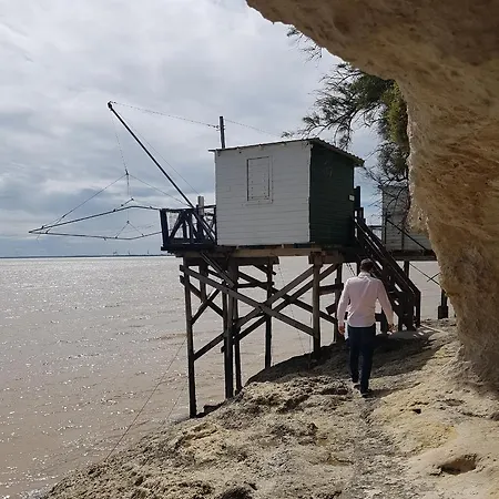 Gasthuis La Loge Du Grand Cedre, D'hotes Socosy 3*