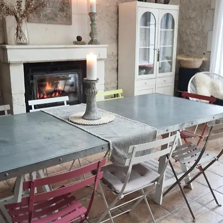 La Loge Du Grand Cedre, D'hotes Socosy Fontcouverte (Charente-Maritime)