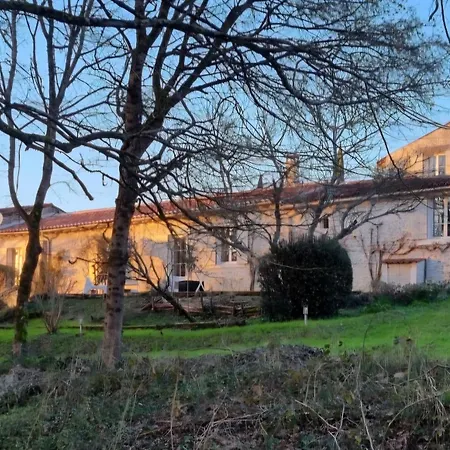 بيت ضيافة La Loge Du Grand Cedre, D'hotes Socosy Fontcouverte (Charente-Maritime)