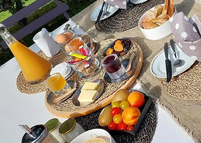 Pensión La Loge Du Grand Cedre, D'hotes Socosy Fontcouverte (Charente-Maritime)