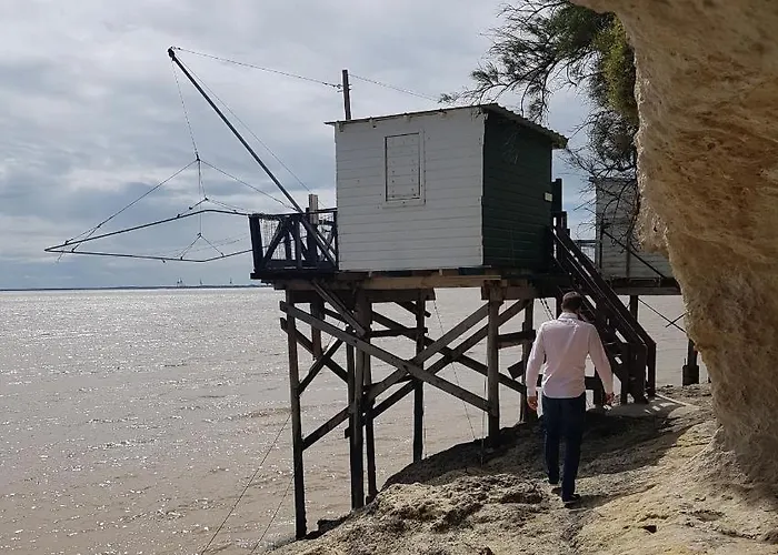 Pensión La Loge Du Grand Cedre, D'hotes Socosy 3*