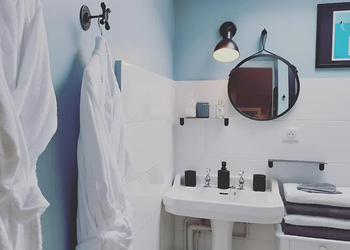 La Loge Du Grand Cedre, D'hotes Socosy Pensión Fontcouverte (Charente-Maritime)