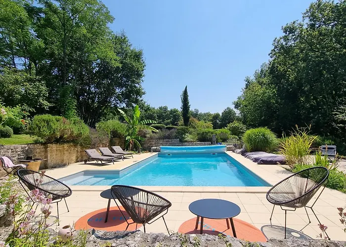 La Loge Du Grand Cedre, D'hotes Socosy Pensión Fontcouverte (Charente-Maritime)