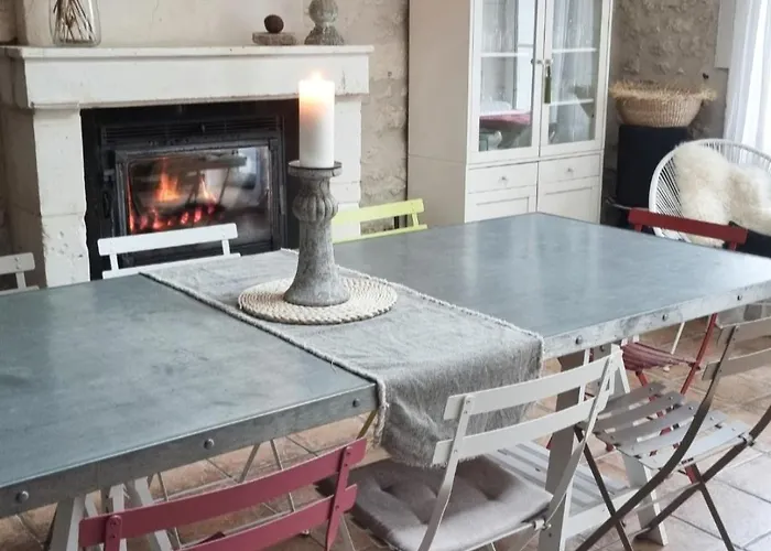 La Loge Du Grand Cedre, D'hotes Socosy Fontcouverte (Charente-Maritime)