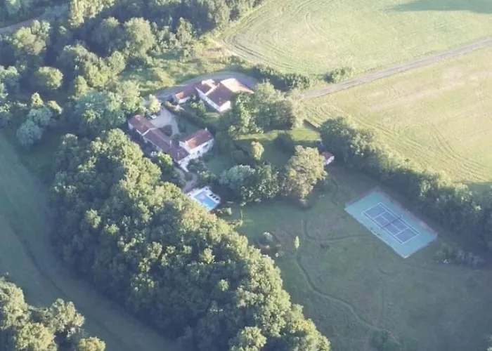 La Loge Du Grand Cedre, D'hotes Socosy Pensión Fontcouverte (Charente-Maritime)